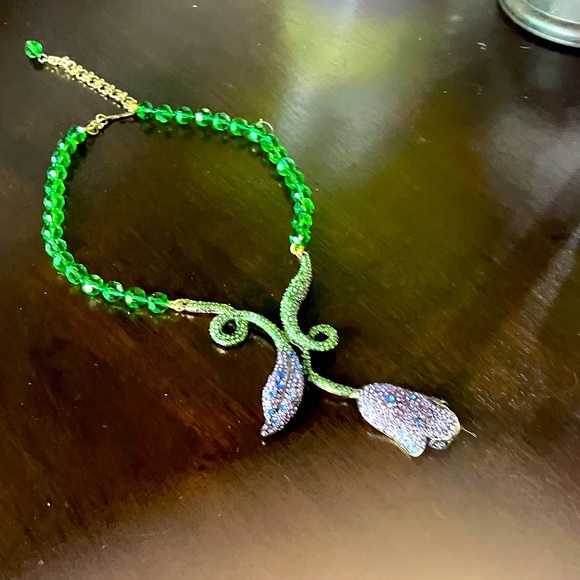 Jewelry - Elegant Green and Silver Necklace
